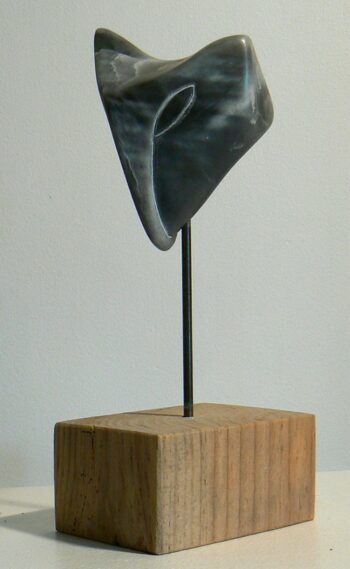 Visage primitif en stéatite, Sculpture de Fred Soula, sculpteur en Dordogne