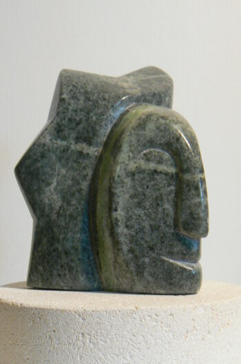 Visage primitif en stéatite, Sculpture de Fred Soula, sculpteur en Dordogne