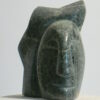 Visage primitif en stéatite, Sculpture de Fred Soula, sculpteur en Dordogne