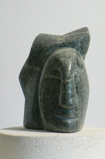 Visage primitif en stéatite, Sculpture de Fred Soula, sculpteur en Dordogne