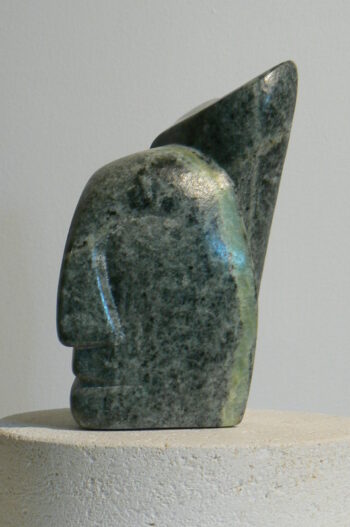 Visage primitif en stéatite, Sculpture de Fred Soula, sculpteur en Dordogne