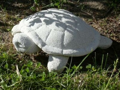 Tortue - Béton Cellulaire - 2005 Tortue - Sculpture animalière en béton cellulaire, création de Fred SOULA sculpteur en Dordogne