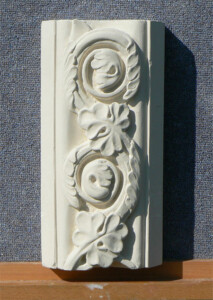 pierre de Richemont - 2006 Bas-relief d'une Frise végétale renaissance en pierre de Richemont, de Fred SOULA sculpteur en Dordogne