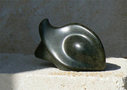 Tarkus - stéatite - 2009 Sculpture abstraite en stéatite réalisée par Fred Soula, sculpteur en Dordogne