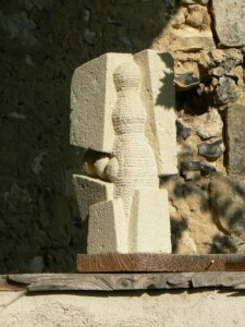 Andromède - pierre de Sireuil - 2009 Sculpture abstraite en pierre réalisée par Fred Soula, sculpteur en Dordogne