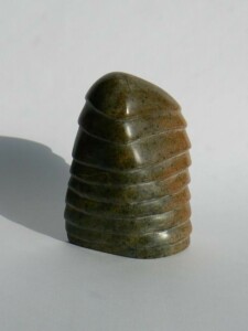 Extension du Cloporte - stéatite - 2010 Sculpture abstraite en stéatite réalisée par Fred Soula, sculpteur en Dordogne