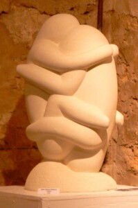 Sens Dessus-dessous - Tuffeau - 2009 - 50x30x30cm Sculpture abstraite en pierre réalisée par Fred Soula, sculpteur en Dordogne