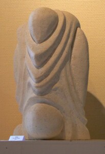 Rivière - pierre de Paussac - 2010 - 60x25x25 cm Sculpture abstraite en pierre réalisée par Fred Soula, sculpteur en Dordogne