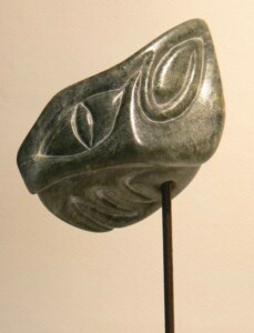 A l'Affut - stéatite - 2014 - 30x8x8cm Sculpture abstraite en stéatite réalisée par Fred Soula, sculpteur en Dordogne