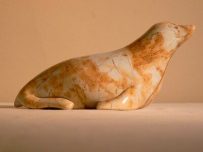 Otarie - Stéatite - 2015 Otarie - Sculpture animalière en stéatite, création de Fred SOULA sculpteur en Dordogne