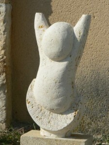 60 x 30 x 20 cm - 2009 - pierre de Paussac Sculpture en pierre représentant Sélène déesse de la lune, par Fred Soula sculpteur en Dordogne